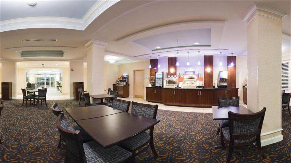 Holiday Inn Express Hotel & Suites Dublin By Ihg Exteriér fotografie