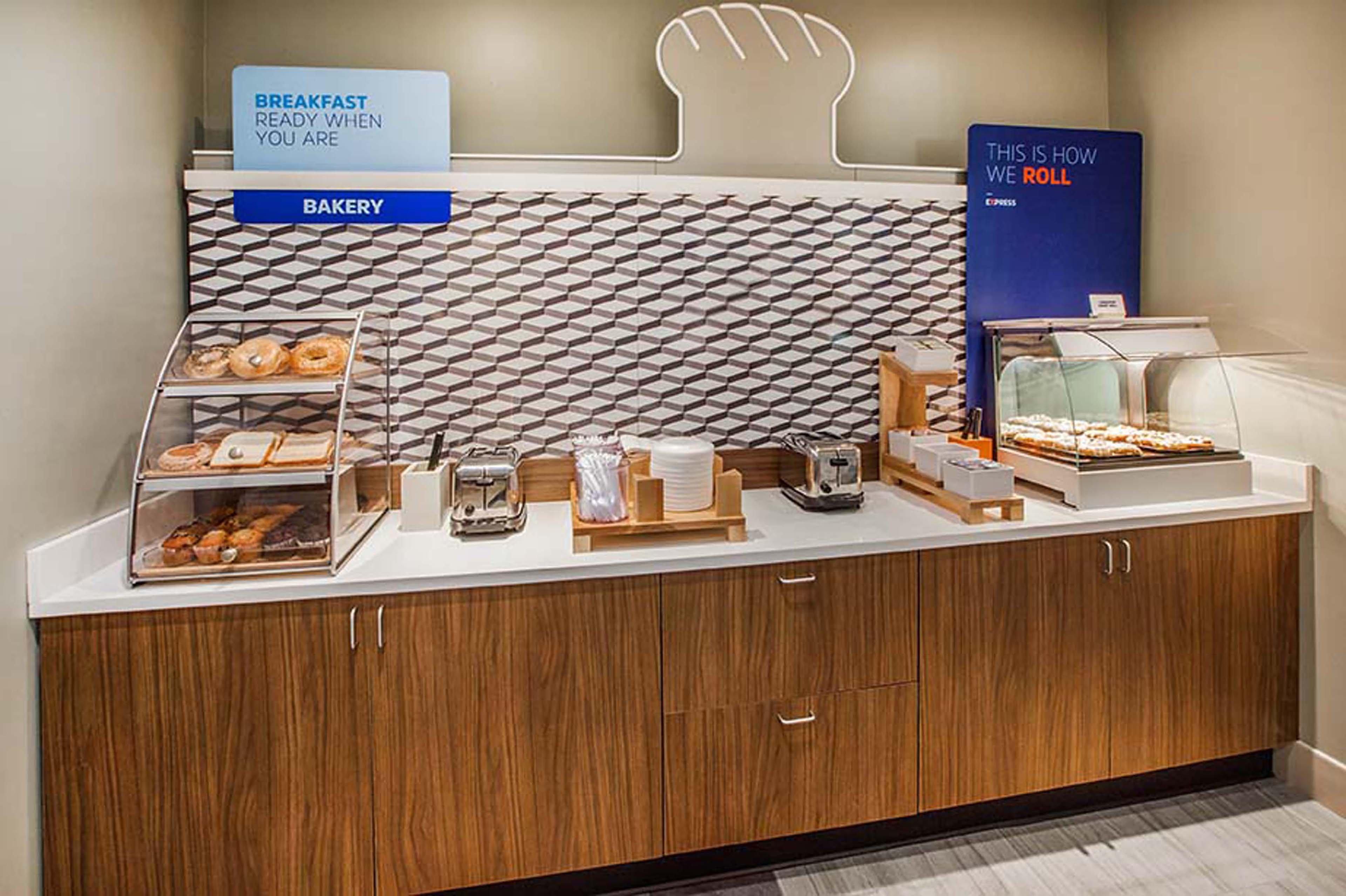 Holiday Inn Express Hotel & Suites Dublin By Ihg Exteriér fotografie