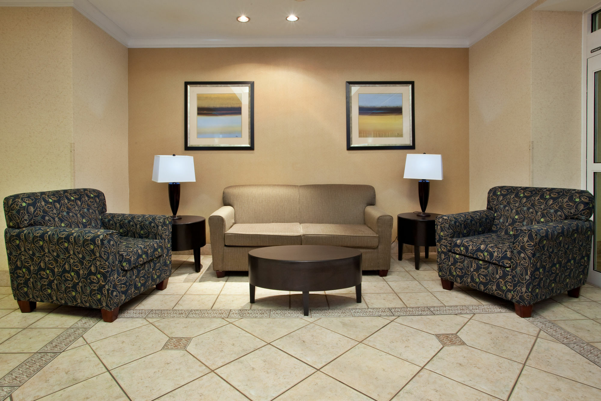 Holiday Inn Express Hotel & Suites Dublin By Ihg Exteriér fotografie