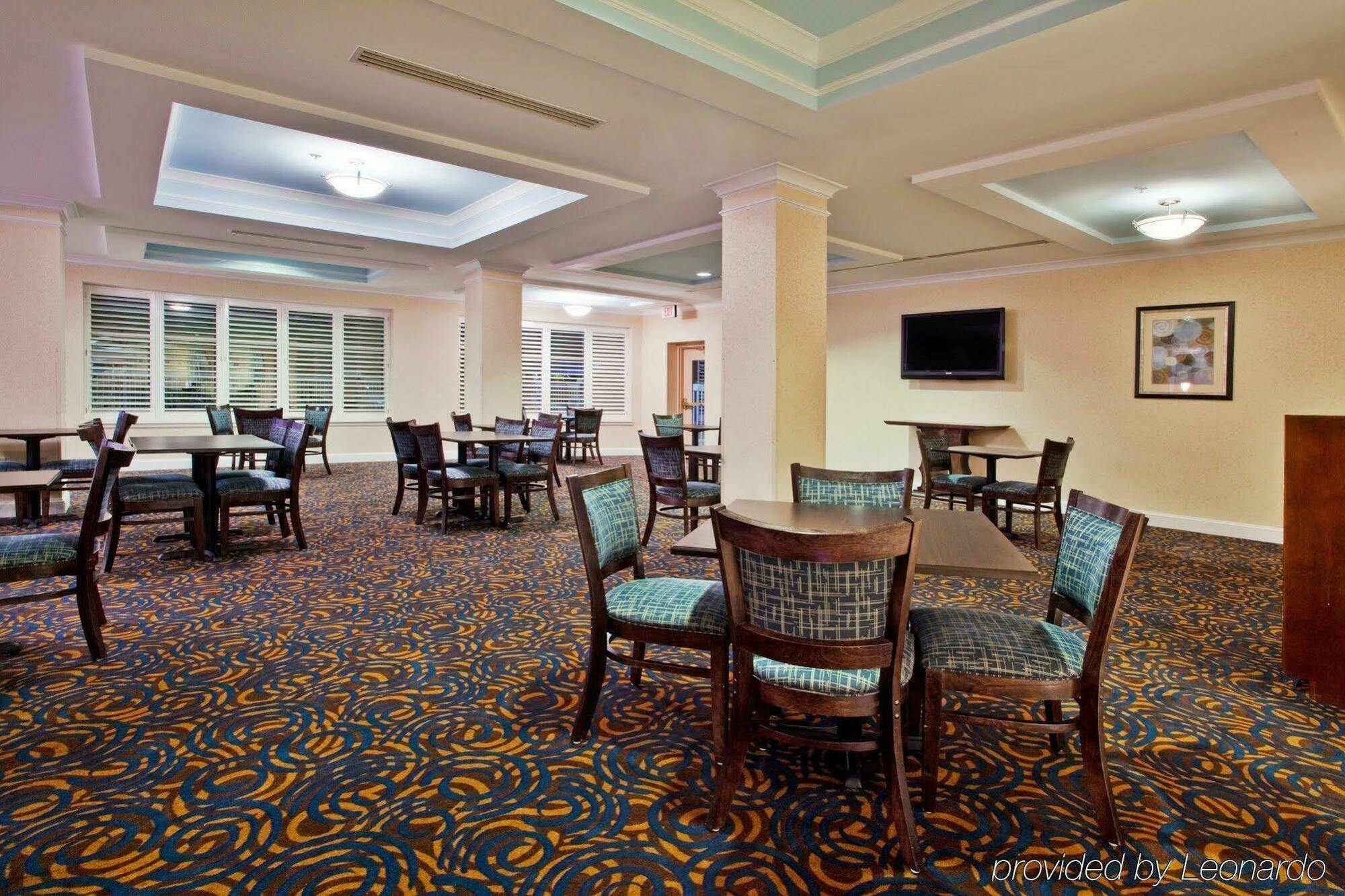 Holiday Inn Express Hotel & Suites Dublin By Ihg Exteriér fotografie